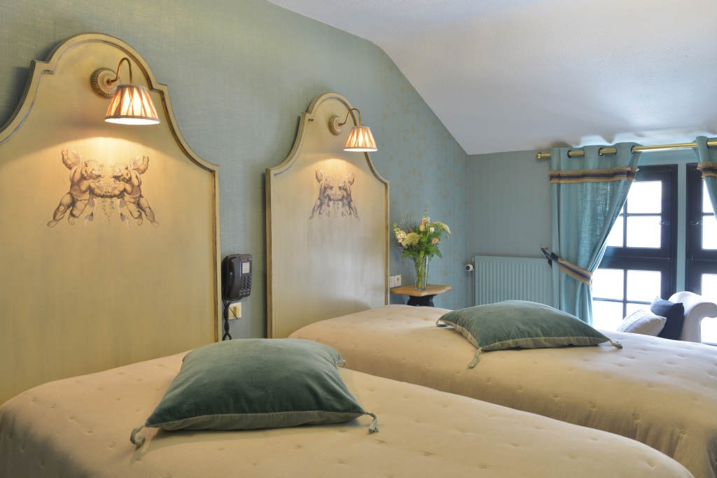 ELEGANCE  (1-2 sleeps) 258 sq.ft 