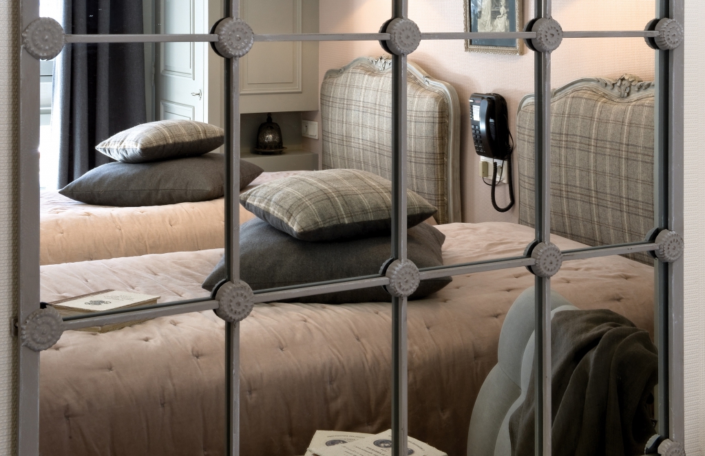ELEGANCE  (1-2 sleeps) 258 sq.ft 