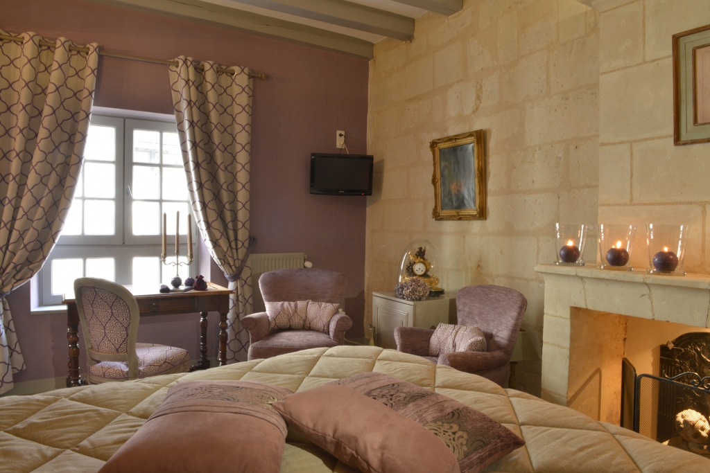 DELUXE (1-2 sleeps) 280 sq.ft