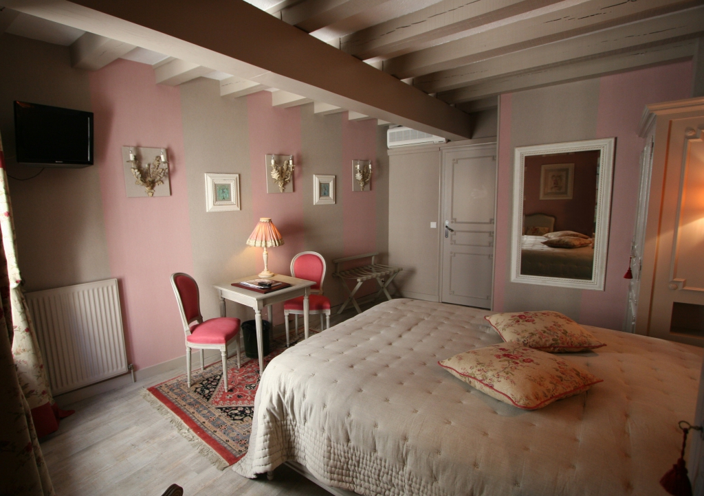 ELEGANCE  (1-2 sleeps) 258 sq.ft 