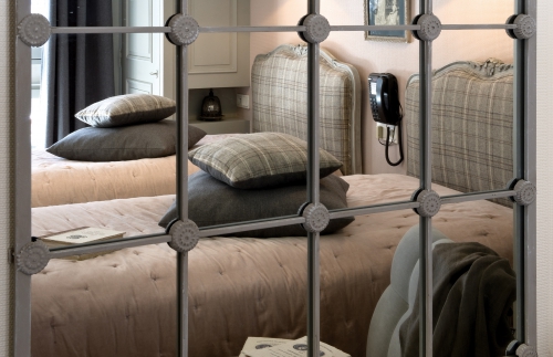 ELEGANCE  (1-2 sleeps) 258 sq.ft 