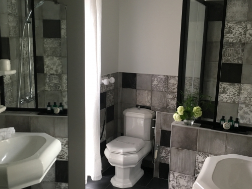 ELEGANCE  (1-2 sleeps) 258 sq.ft 