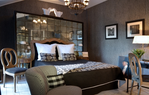 DELUXE (1-2 sleeps) 280 sq.ft